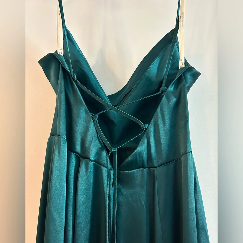 David’s Bridal dress in Emerald color - Picture 5 of 7